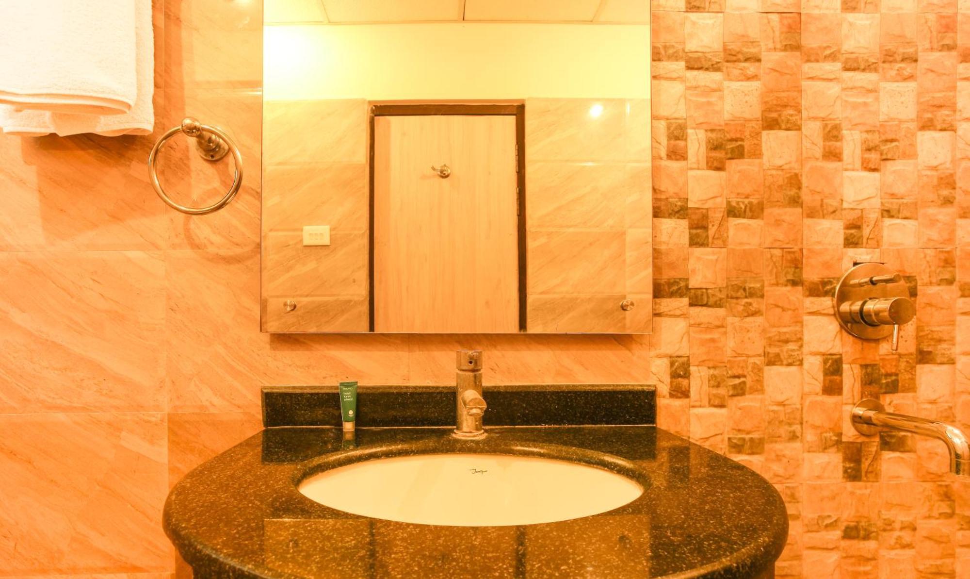 Hotel Janki International 3 Km From Kashi Vishwanath Temple Free Pickup From Railway Station Váránasí Exteriér fotografie
